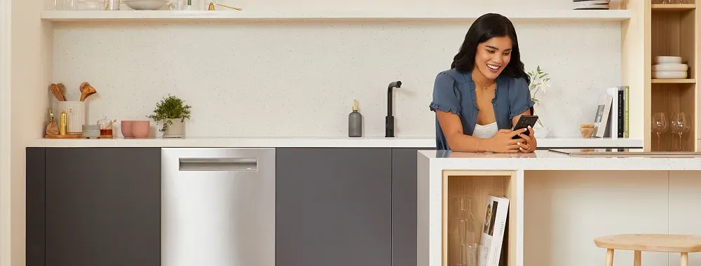 bosch-800-series-dishwasher-woman-hero